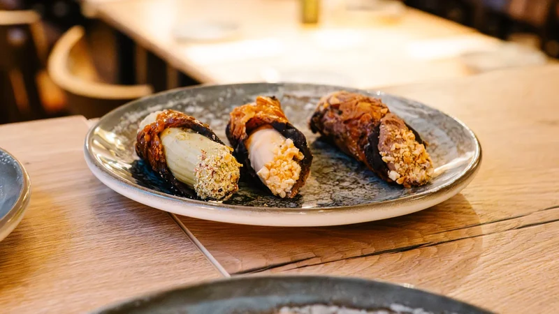 Cannoli in Schokolade, Pistazie oder Haselnuss