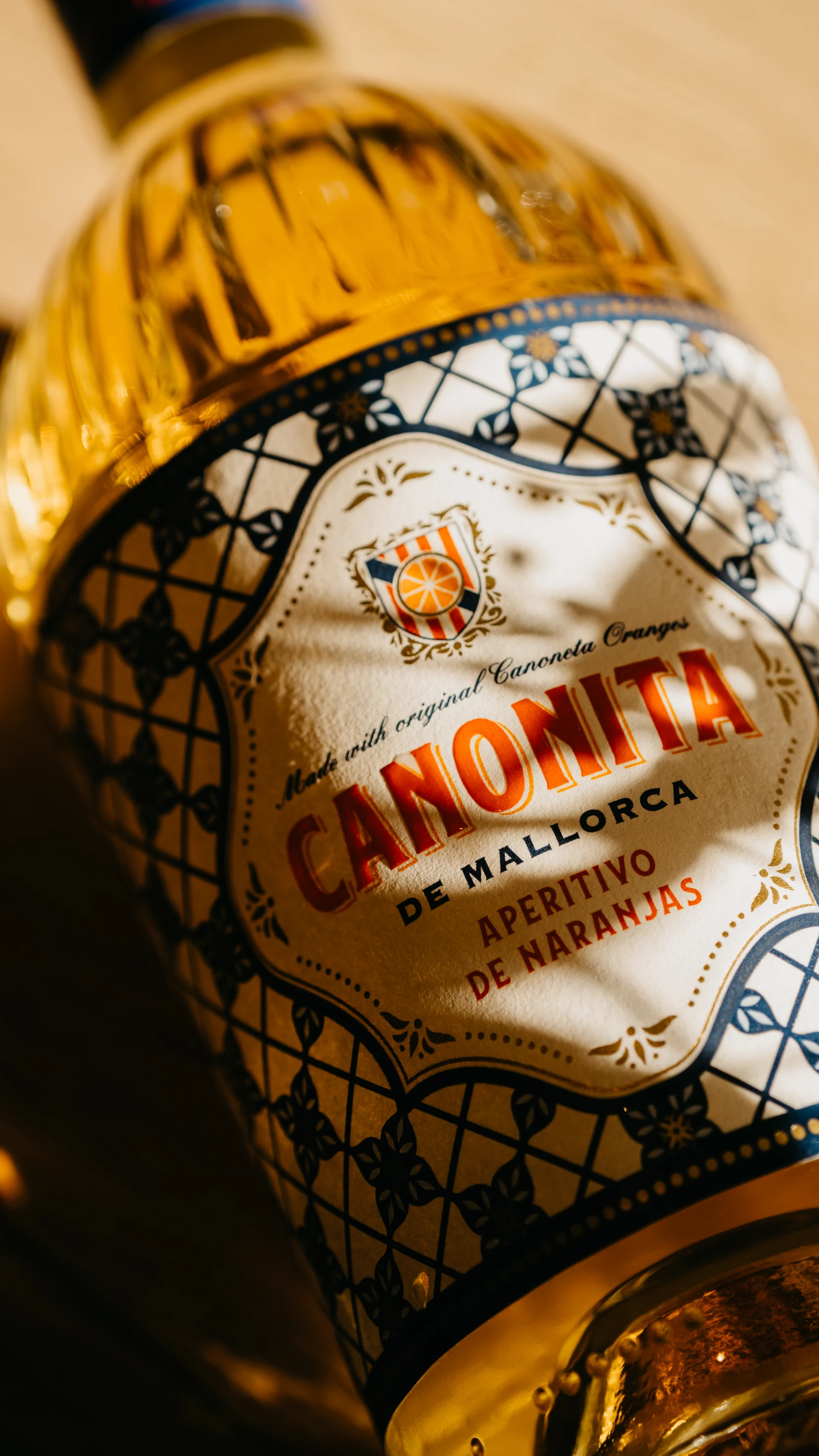 Flasche Canonita de Mallorca, ein Aperitif aus Orangen